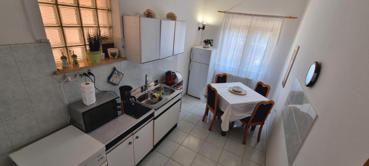 Apartment Evergreen พูลา ภายนอก รูปภาพ