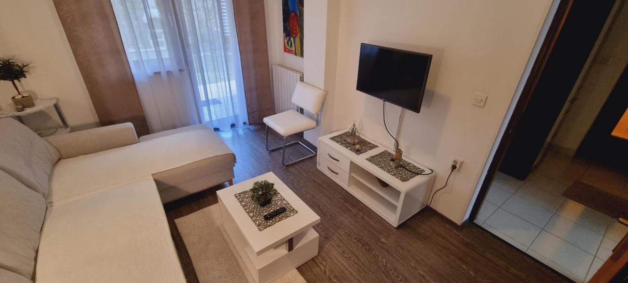 Apartment Evergreen พูลา ภายนอก รูปภาพ