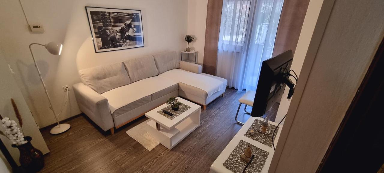 Apartment Evergreen พูลา ภายนอก รูปภาพ
